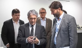 o embaixador do Reino Unido no Brasil, Vijay Rangarajan, em visita à CERTI.