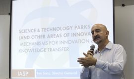 10269664033_b7b7e76062